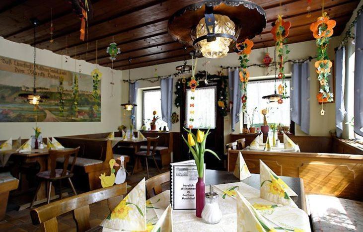 Gasthaus Mooshaeusl Hebertshausen Dış mekan fotoğraf